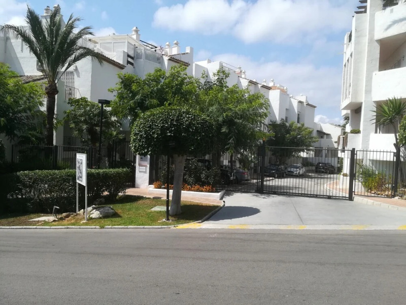 2274-Bonito bajo con piscina