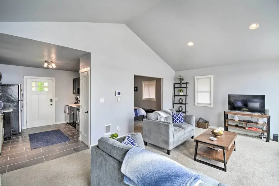 Manette Waterfront: Kayak the Bay & Walk to Town!