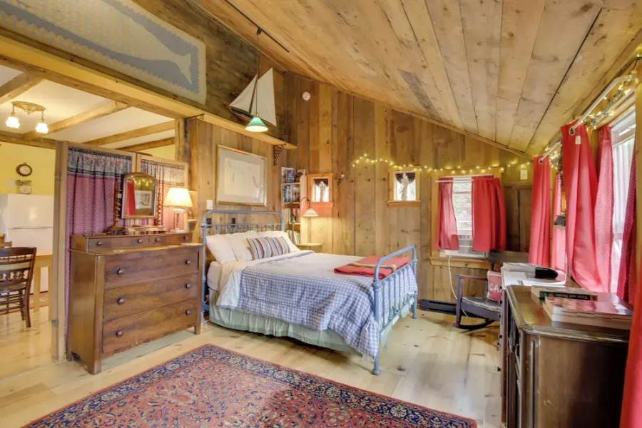 Cozy 1930s-style Waterfront Maine Cabin w/ Dock!