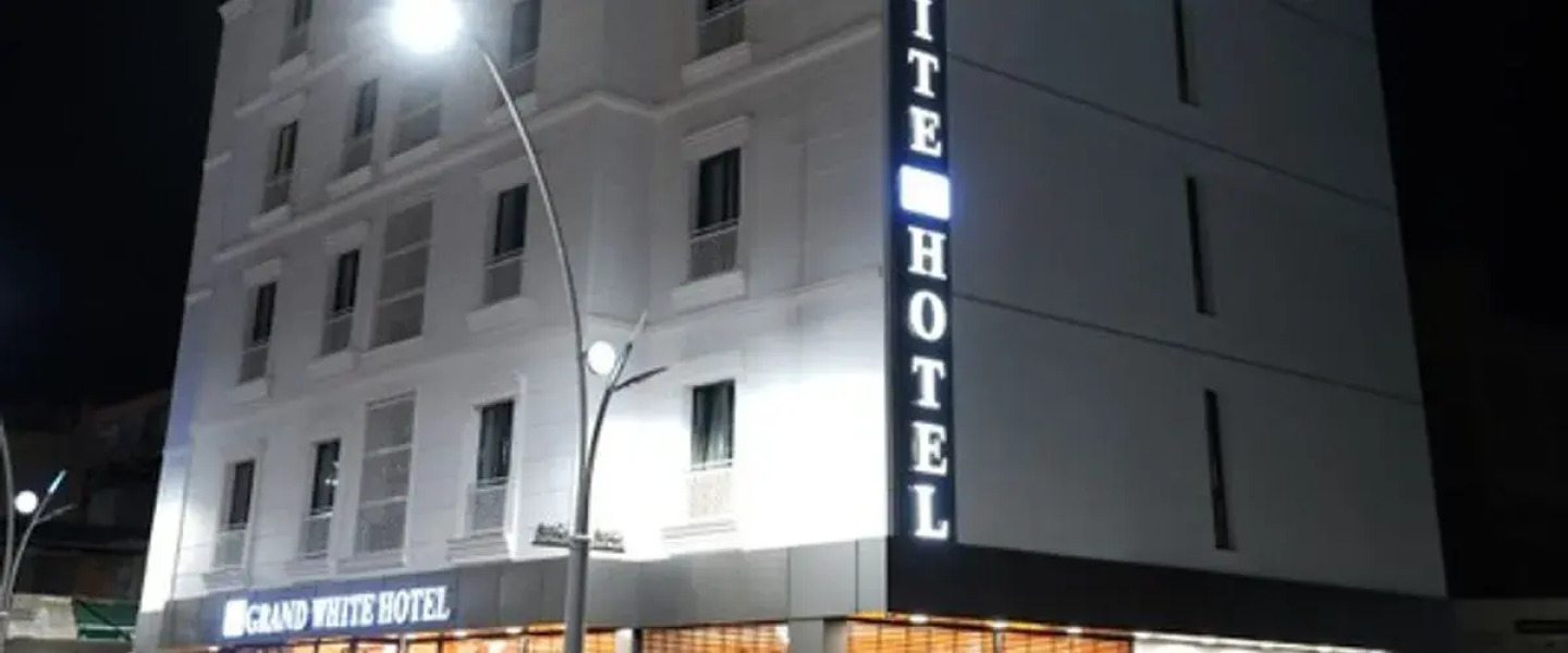 Grand White Hotel