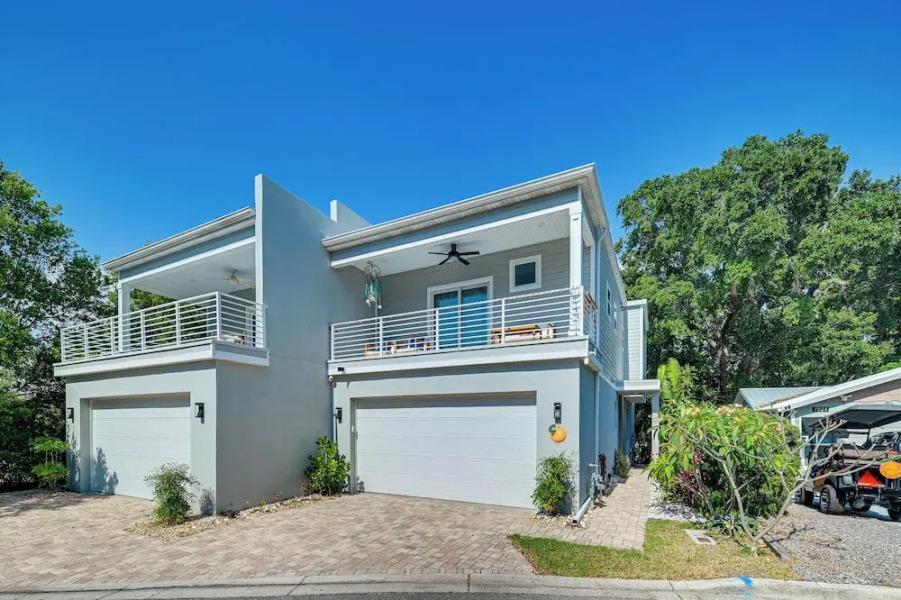 Airy Coastal Casa on Park: 6 Mi to Honeymoon Isle!