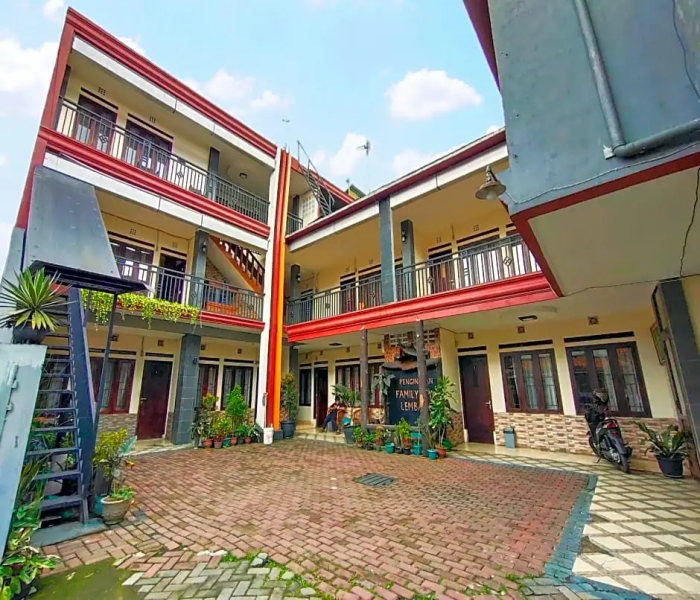 Penginapan Family Raya Lembang by ZUZU
