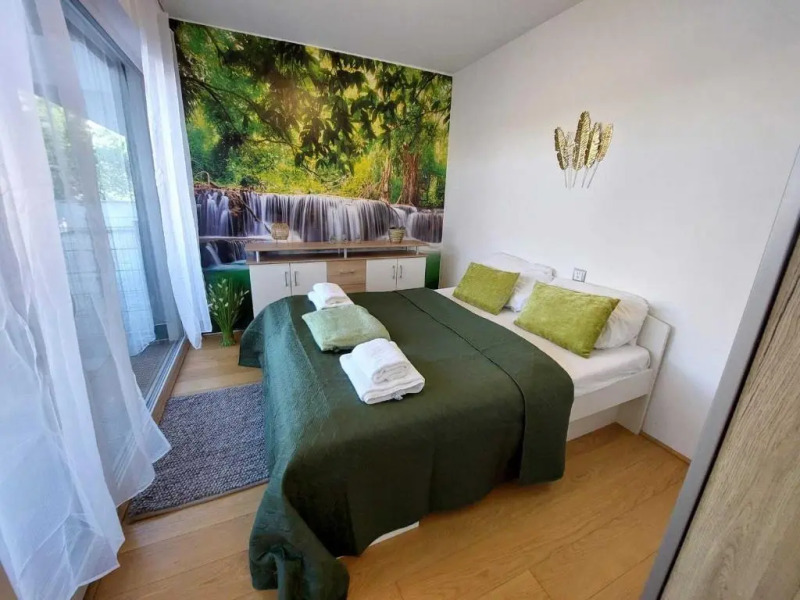 Dream Getaway Apartment with Jacuzzi and Pool