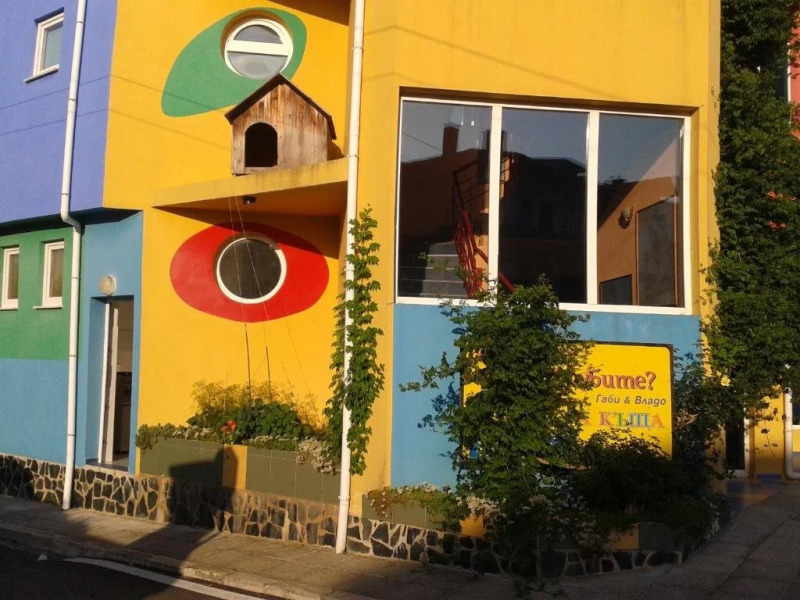 The Colourful Mansion Hotel