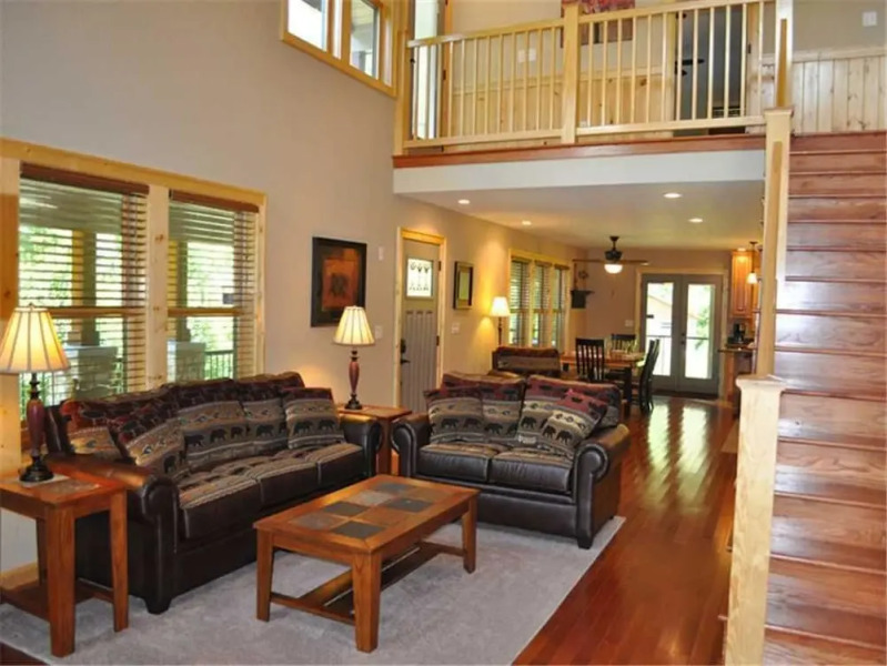 River Memories 3 Bedroom Home with Hot Tub