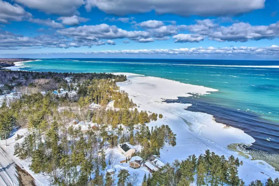 Spacious Lakefront Home w/ Sunroom & Bar!