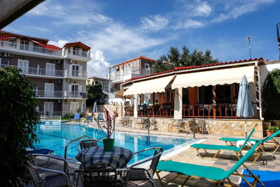 Amoudi Studios Apartments Hotel