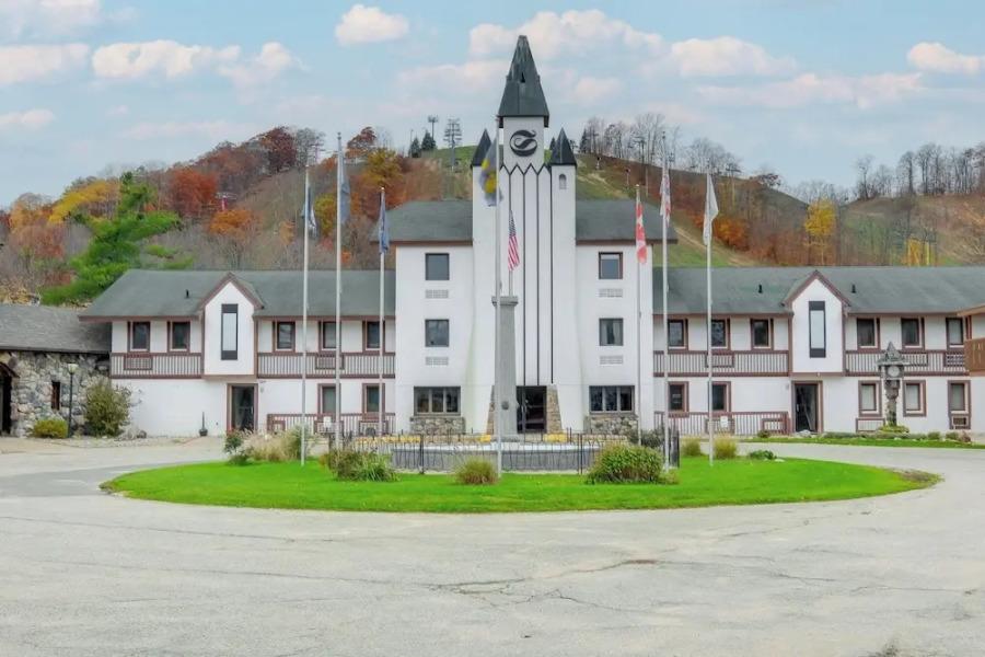 Golf, Swim & Ski: Schuss Mtn Family Getaway!