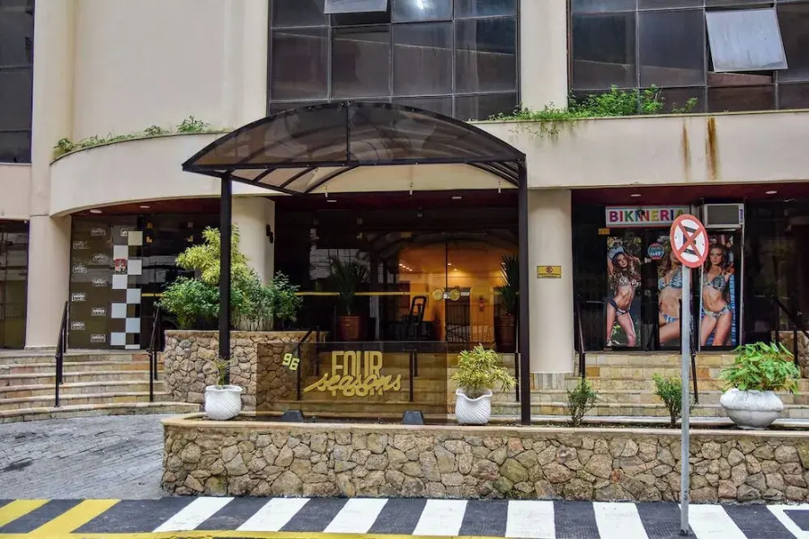 Flat com Piscina e Lazer na Praia de Pitangueiras