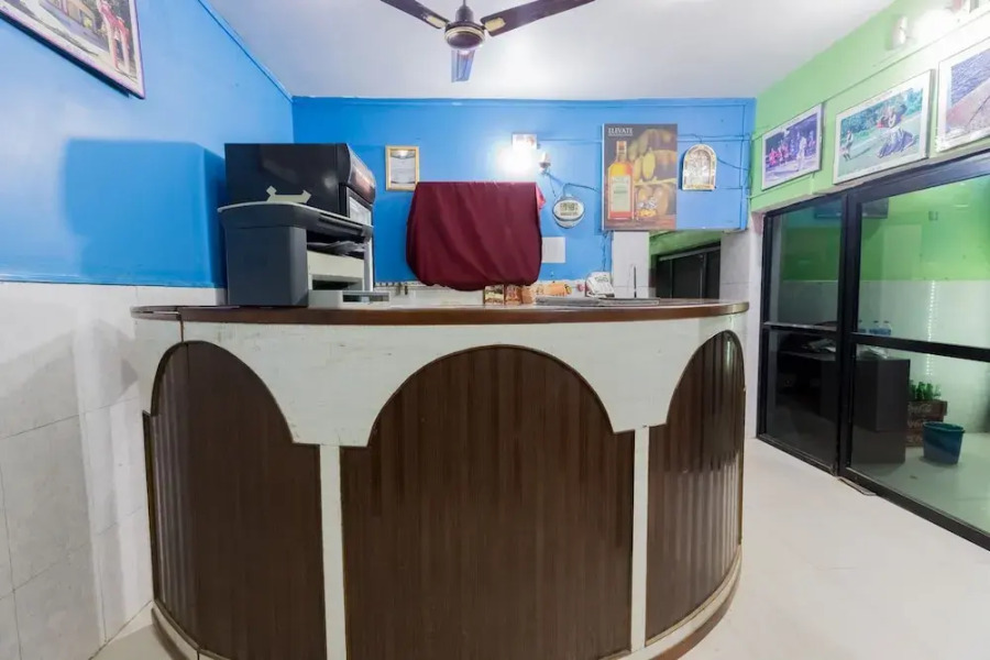 SPOT ON 617 Hotel Hemant