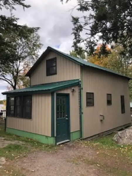 Riverbay Adventure Inn