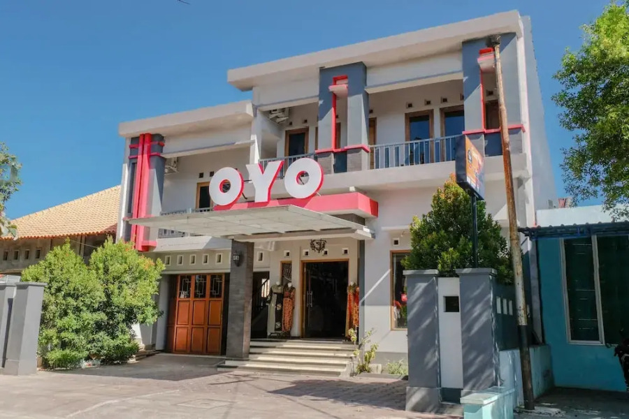 OYO 1306 Kraton Mas Family Residence