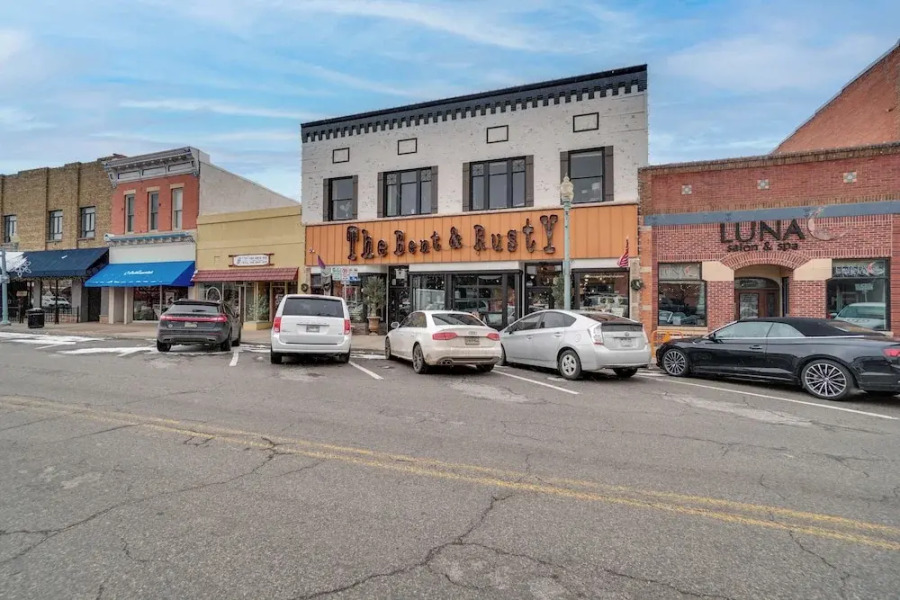 Walk to University: Dtown Laramie Home!
