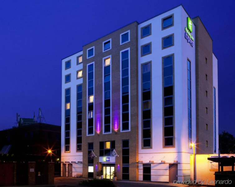 Holiday Inn Express London-Watford Junction by IHG