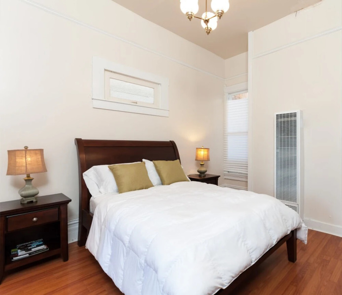 Gorgeous 4 Bedroom Victorian Townhouse