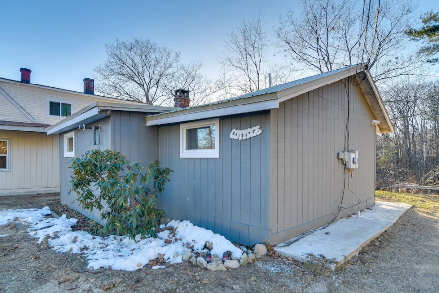 Ellis River Cottage ~ 3 Mi to Attitash Mountain!