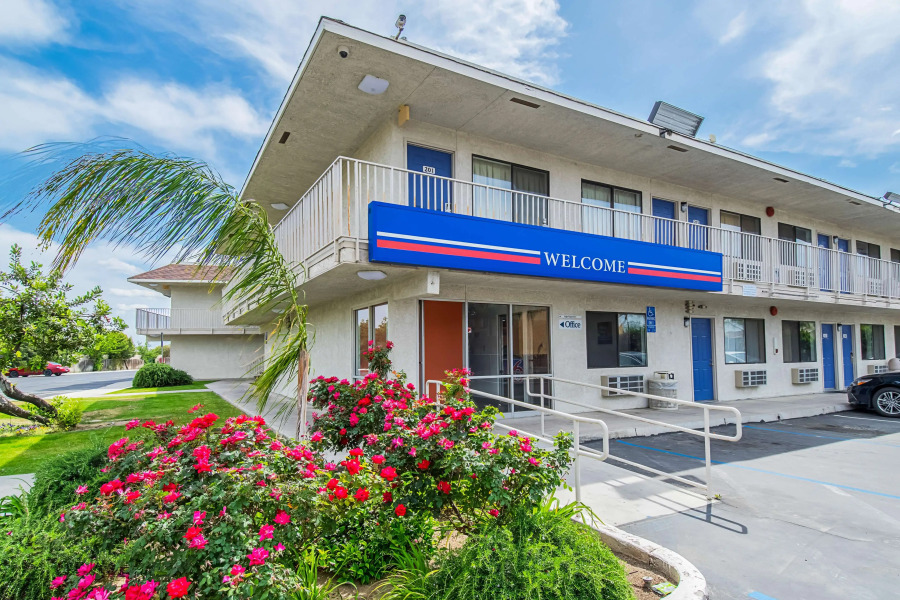 Motel 6 Bakersfield, CA - Airport