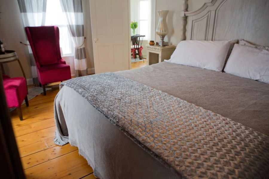 Red Mahone Bed & Breakfast