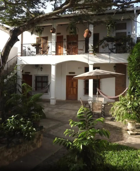 Jardin Cafe Restaurant & Hostel