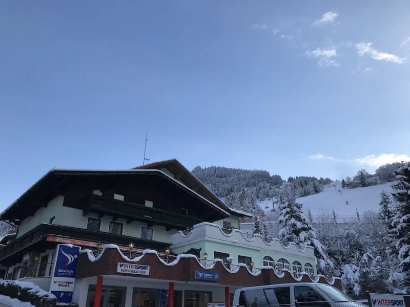 Hotel Rothirsch by Skinetworks