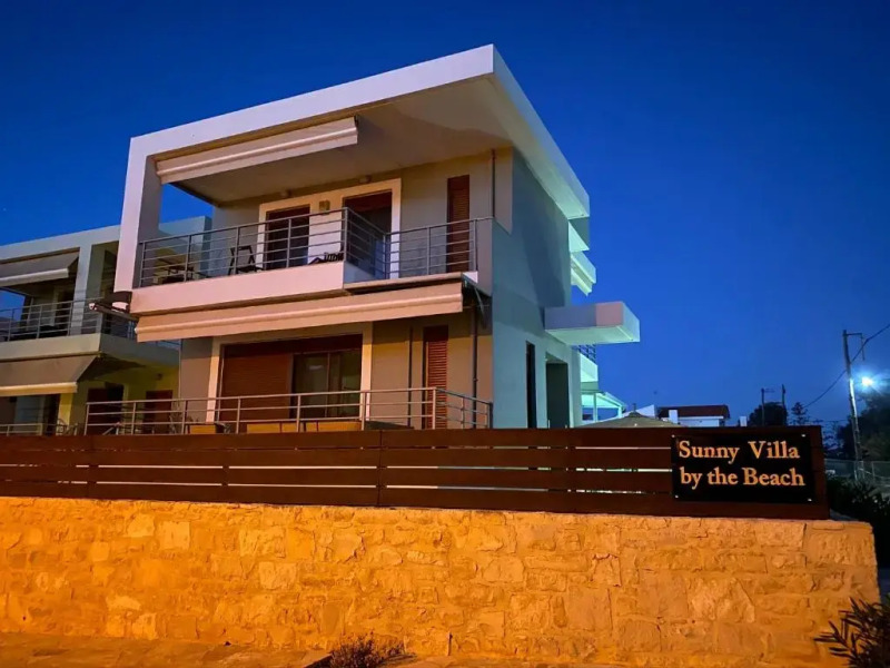 Sunny Villa by the beach Gournes