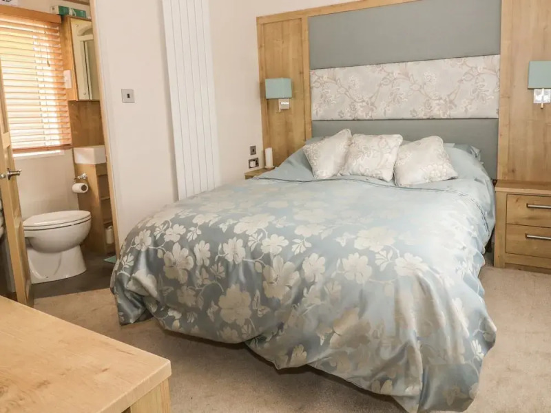 27 Lake View, Norwich