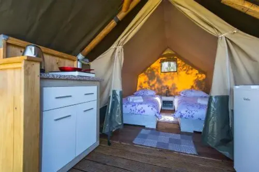 Kamp romantik glamping