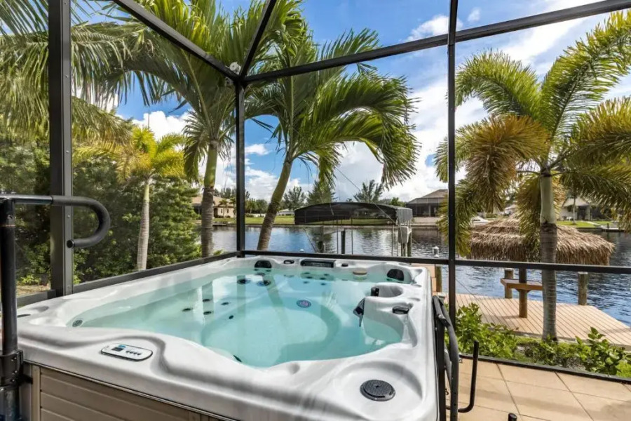 Villa Neptune's Grotto- BRAND NEW with heated Pool, Hot Tub, and dock with Tiki