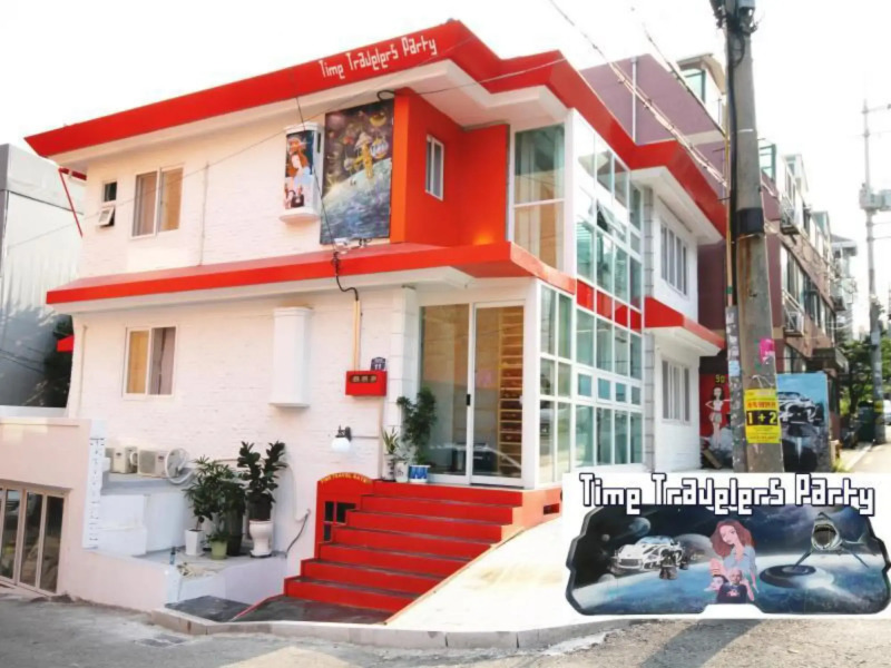 Time Travelers Party Hostel In Hongdae - Foreigners Only