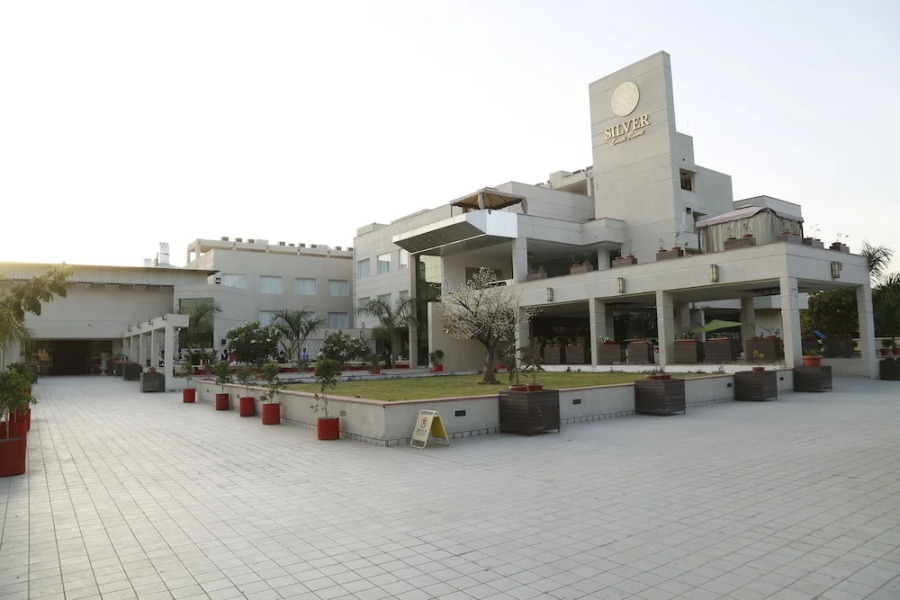 Silver Estate Resort