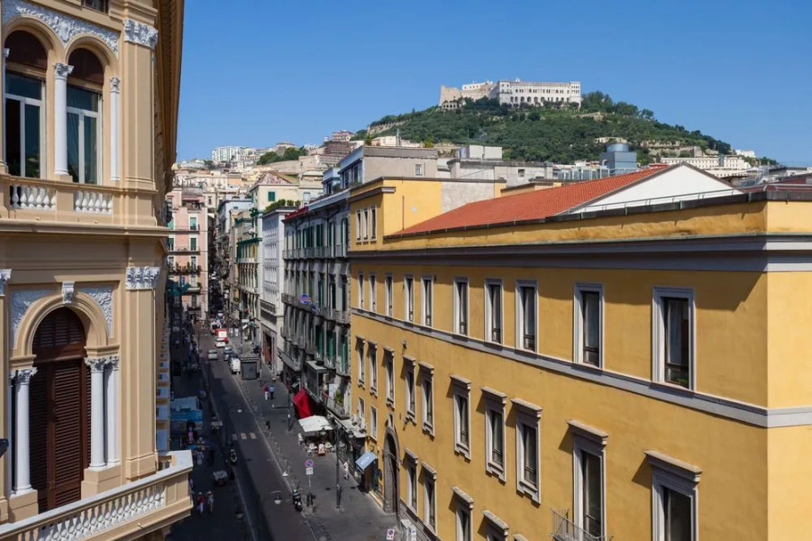 Al Maschio Angioino - Castel Nuovo