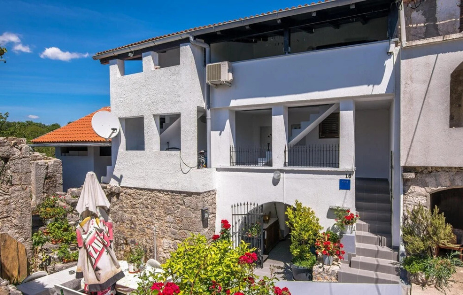 Amazing Home in Zupanje With Wifi and 1 Bedrooms