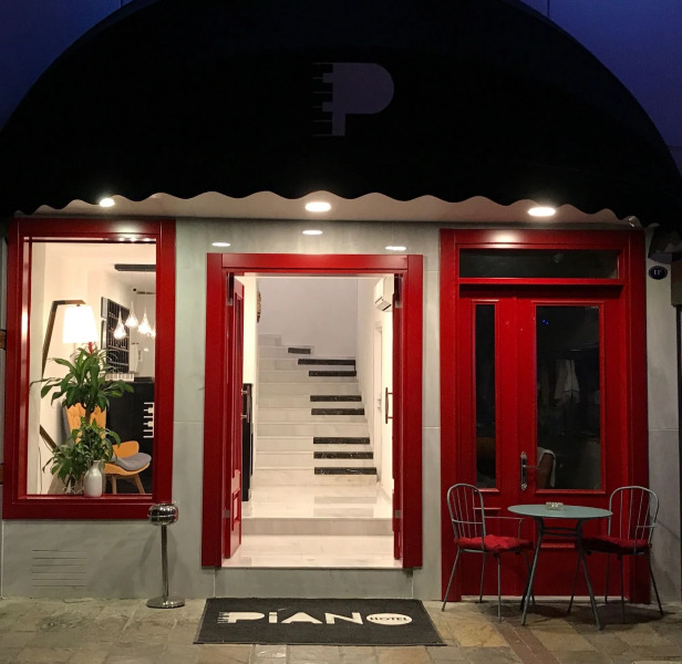 Piano Hotel