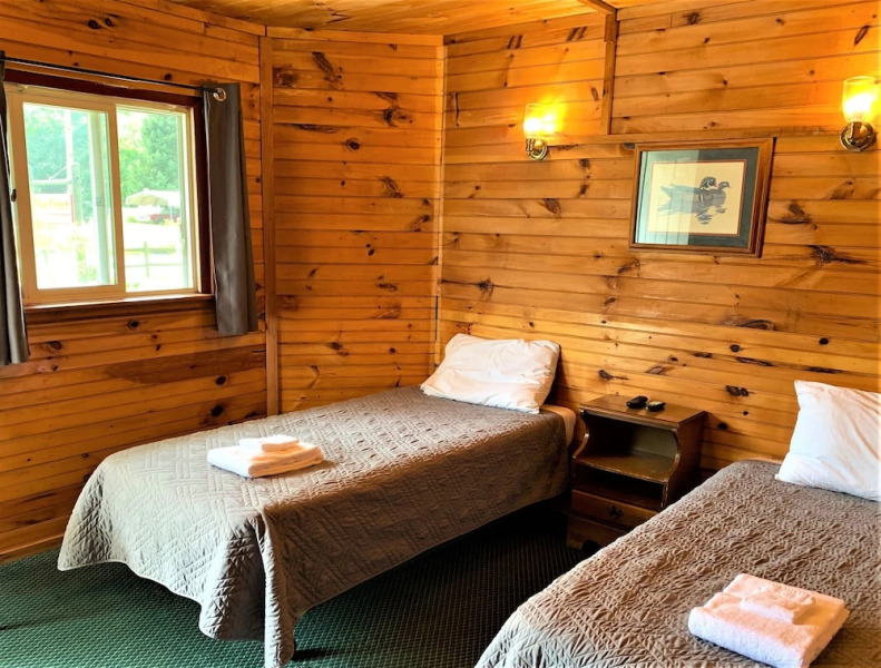 Pine Crest Motel And Cabins