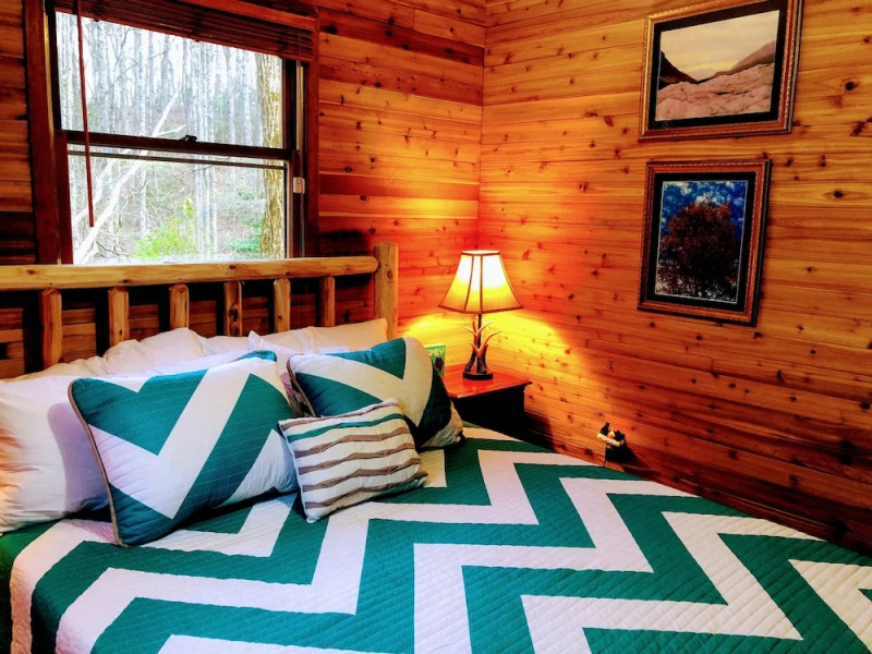 Bear With Us - Two Bedroom Cabin