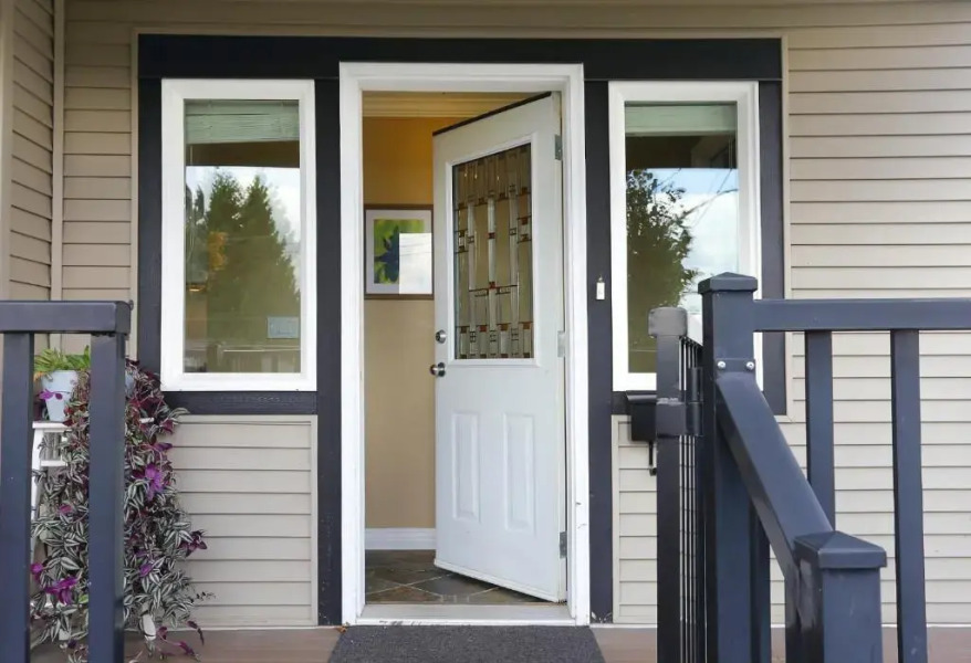 Lovely J Home -Stunning river view cozy two bedroom private suite