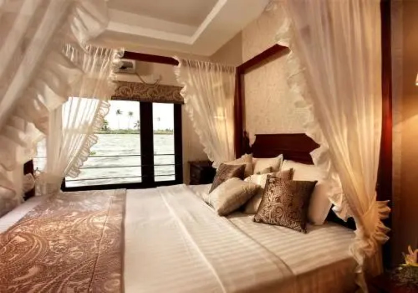 Dona House Boats at Alappuzha (Alleppey Backwaters)