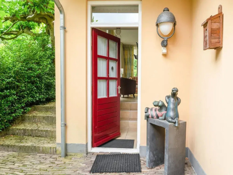 Picturesque Holiday Home in Oldenzaal With Jacuzzi