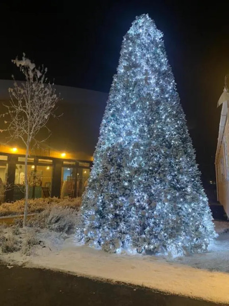 Indulgence Lakeside Lodge i2 with hot tub, private fishing peg situated at Tattershall Lakes Country Park