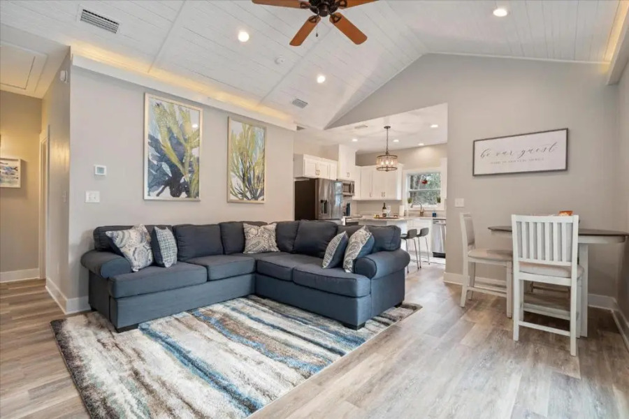 The Hummingbird House - East End Island / Pet Friendly