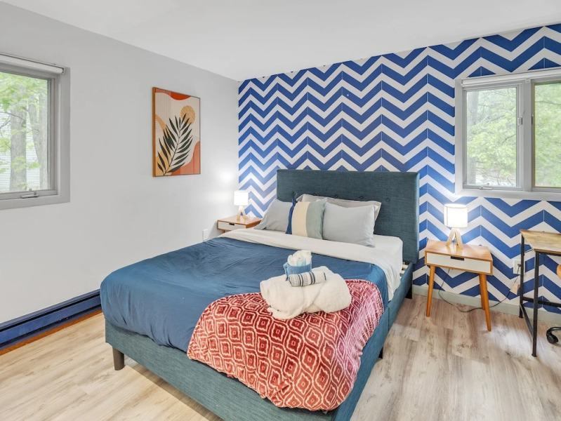 Pocono Escape - Cozy 5br - Sauna-billiard 5 Bedroom Home by RedAwning