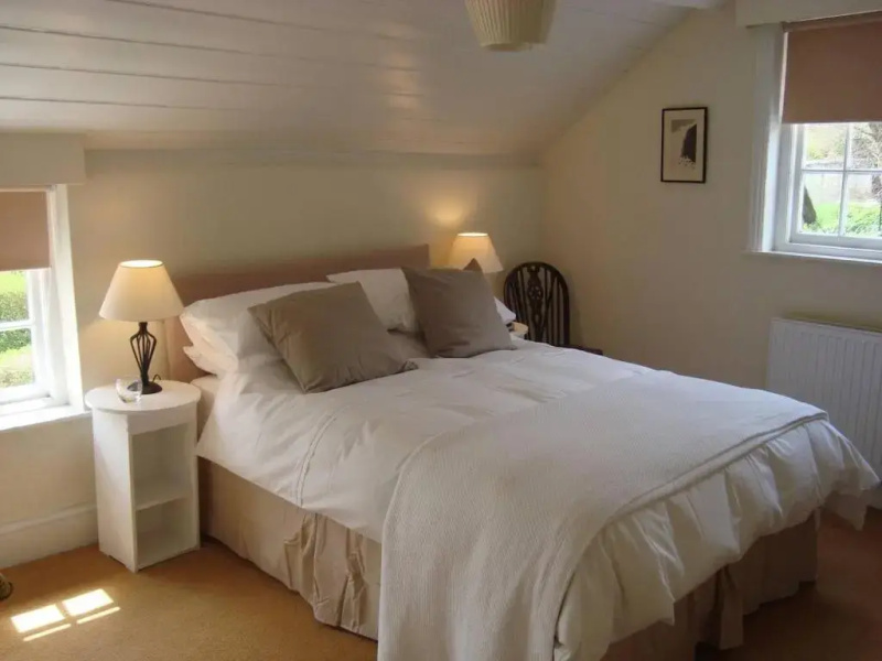 Stunning 3 bedroom cottage, all ensuite, near Stonehenge, Salisbury, Avebury and Bath