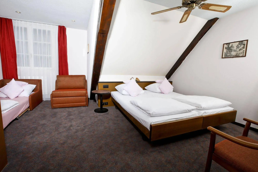 ROESLI Guest House