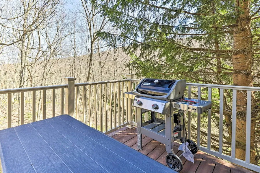 Pocono Retreat, 1 Mi to State Park & Ski Access!