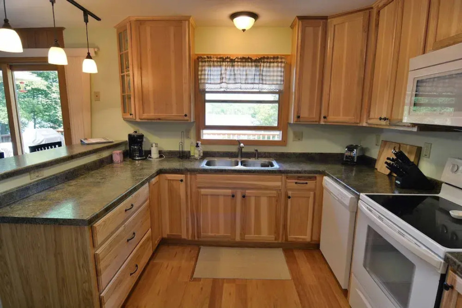 Thirty Point Lodge 3 Bedroom Hotel Room by Redawning