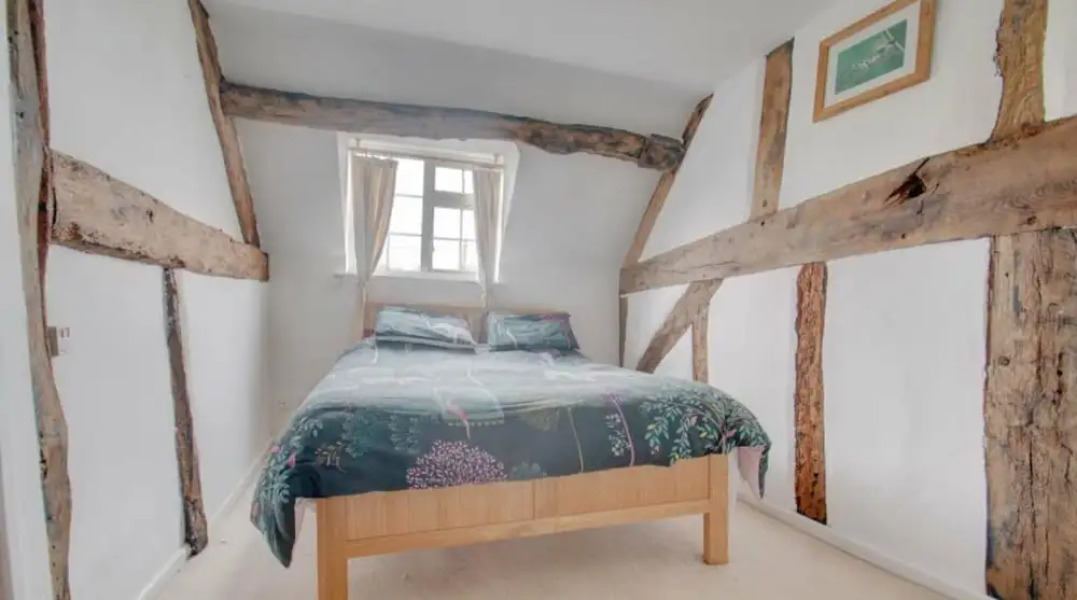 Beautiful 3-bed House in the Hamlet of Ham Green