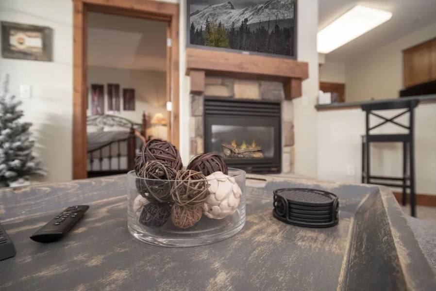 Palomino At Kicking Horse 2 Bedroom Cabin by Redawning