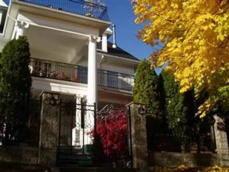 Mozart Guest House Seattle Bed and Breakfast