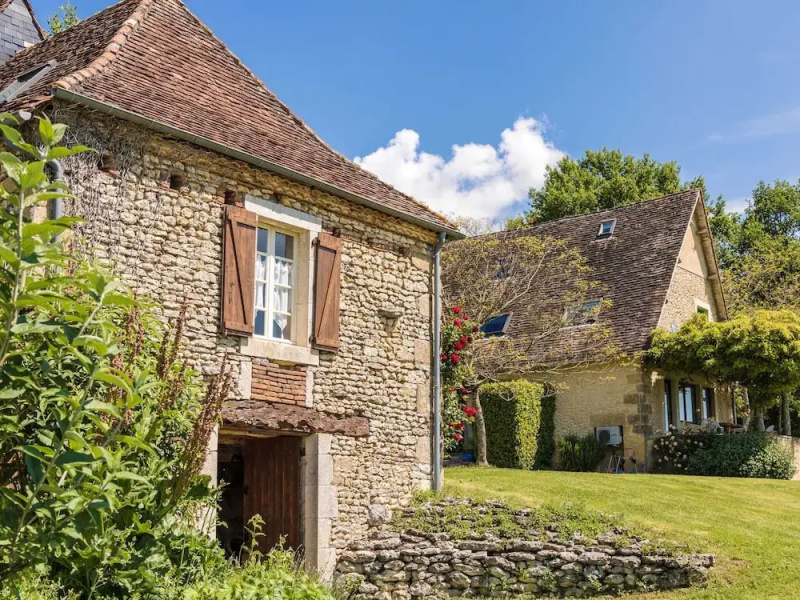 Beautiful Property With Three Houses, Three Swimming Pools, and Magnificent Views