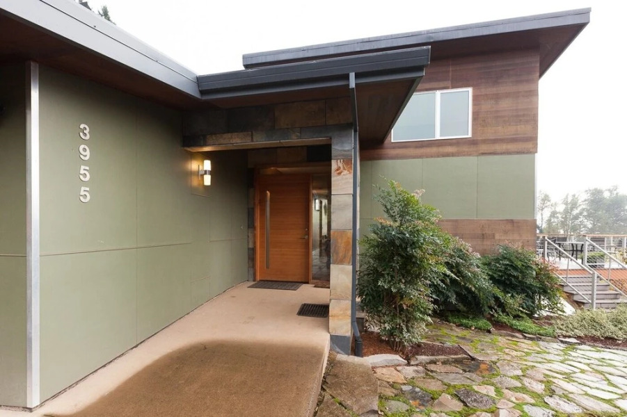 Mountain House 4 Bedroom Home by RedAwning